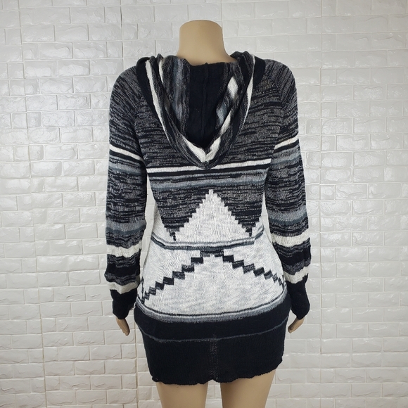 medium knit pull over hoodie sweater ( 5 for $20 ) - Picture 4 of 7